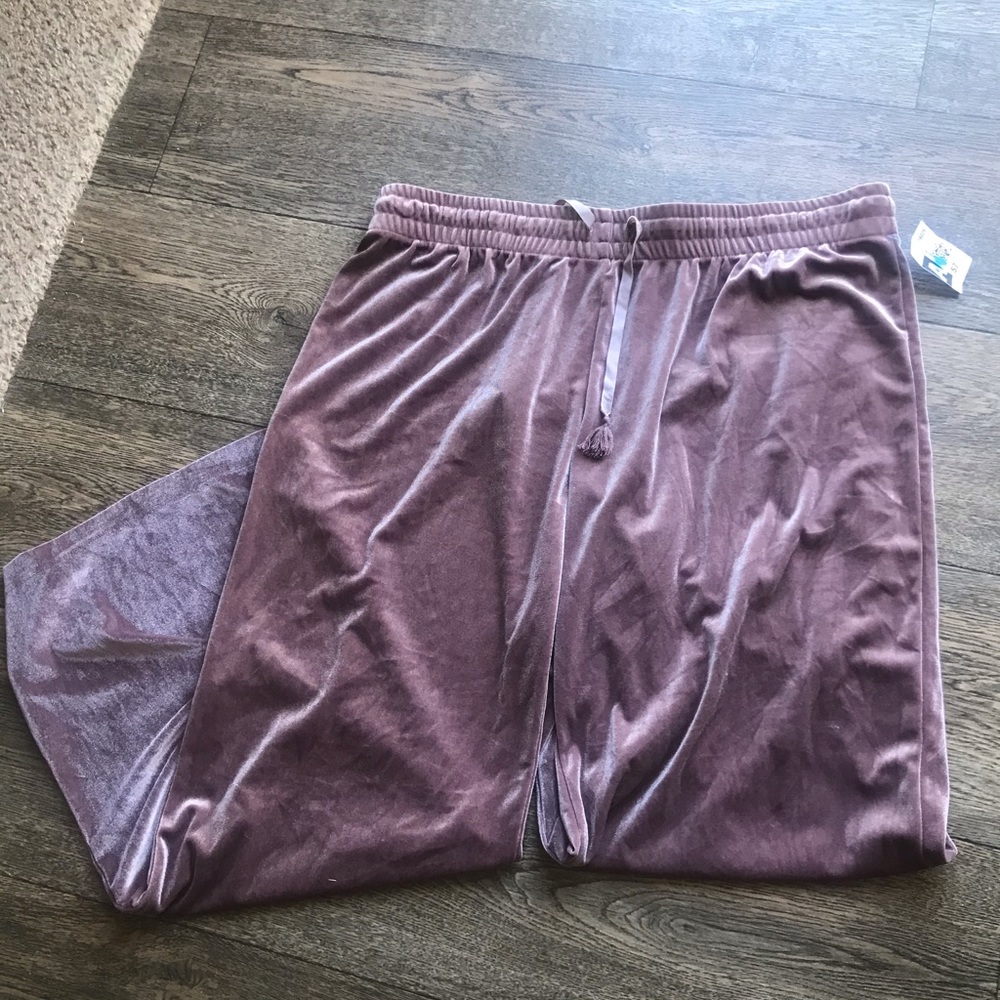 ADORABLE VELVET PANTS! 💞